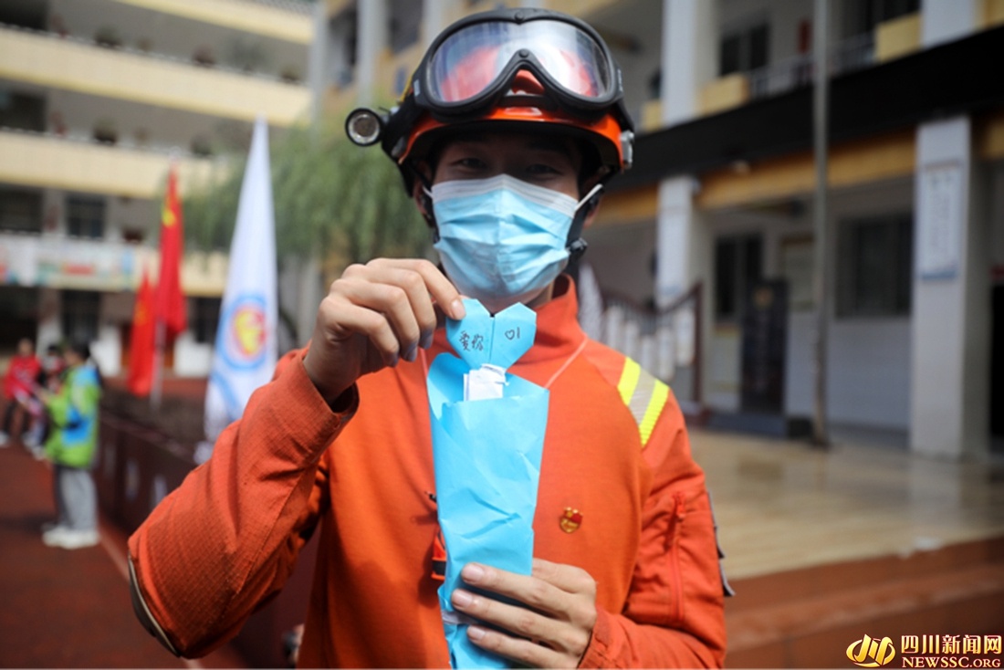 组图｜教师节遇上中秋节 草科乡中心小学上演一幕幕暖心的“双向奔赴”休闲区蓝鸢梦想 - Www.slyday.coM