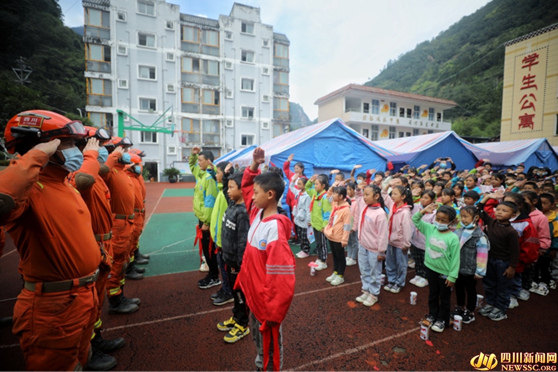 组图｜教师节遇上中秋节 草科乡中心小学上演一幕幕暖心的“双向奔赴”休闲区蓝鸢梦想 - Www.slyday.coM