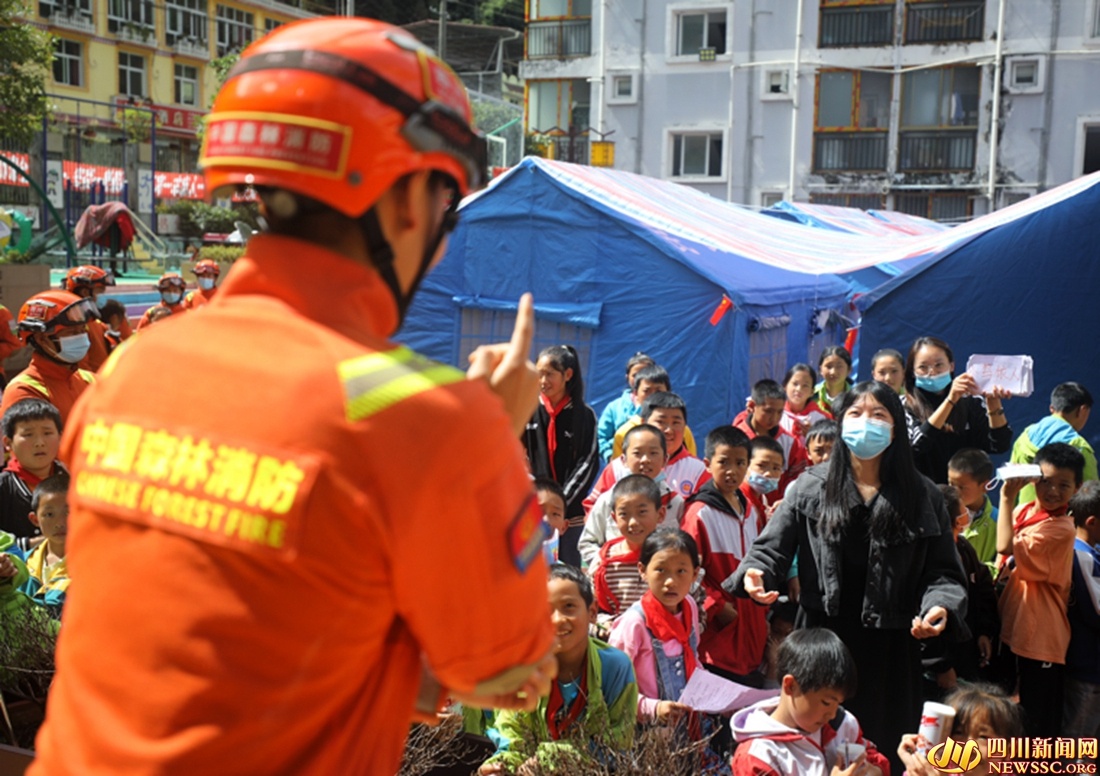 组图｜教师节遇上中秋节 草科乡中心小学上演一幕幕暖心的“双向奔赴”休闲区蓝鸢梦想 - Www.slyday.coM