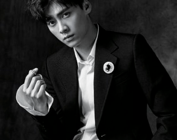 大瓜！李易峰被爆遭封杀，央视中秋晚会除名，金鹰华鼎奖清空相关休闲区蓝鸢梦想 - Www.slyday.coM