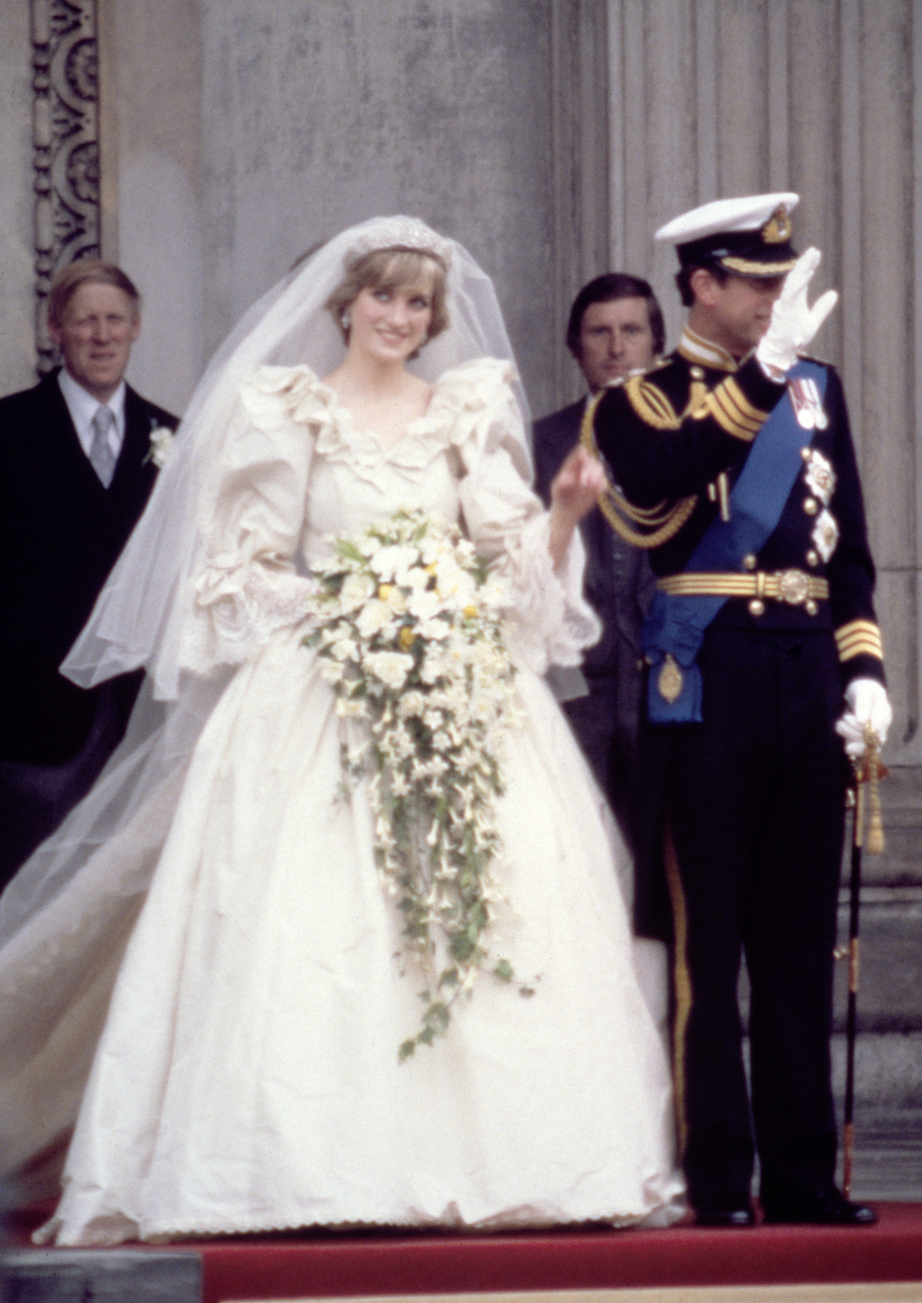 伦敦, 英国王储查尔斯和戴安娜在伦敦圣保罗大教堂举行婚礼