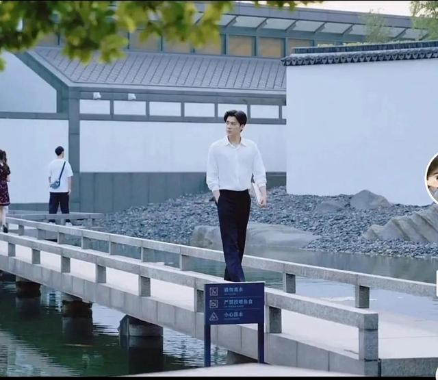 李易峰被传嫖娼被关14天，团队罕见沉默，他已被央视中秋晚会除名休闲区蓝鸢梦想 - Www.slyday.coM