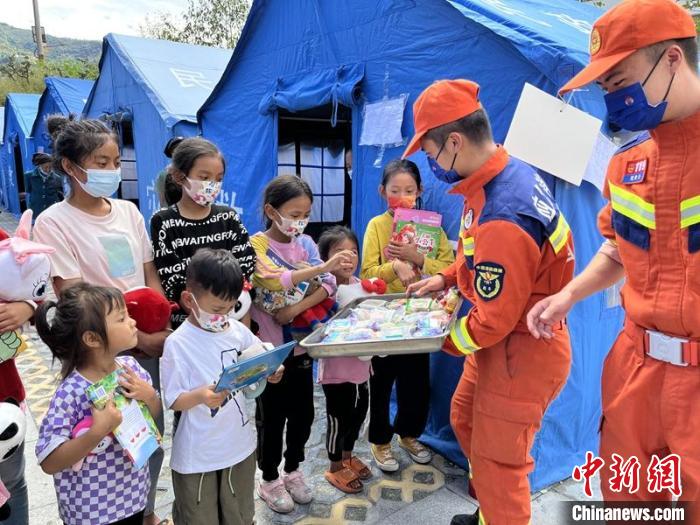 四川泸定6.8级地震：地震后的特殊中秋节休闲区蓝鸢梦想 - Www.slyday.coM
