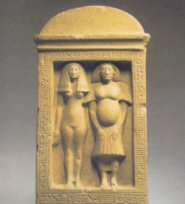 巴克自画像雕塑,左为妻子,右为巴克