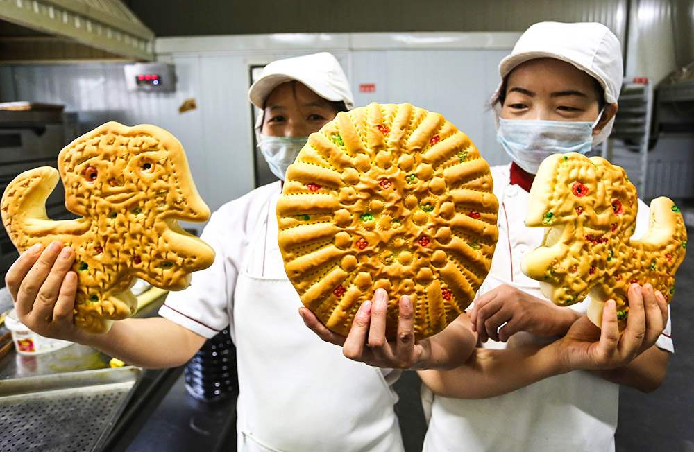 【图集】“土月饼”走红中秋市场，每一口都是儿时的味道休闲区蓝鸢梦想 - Www.slyday.coM