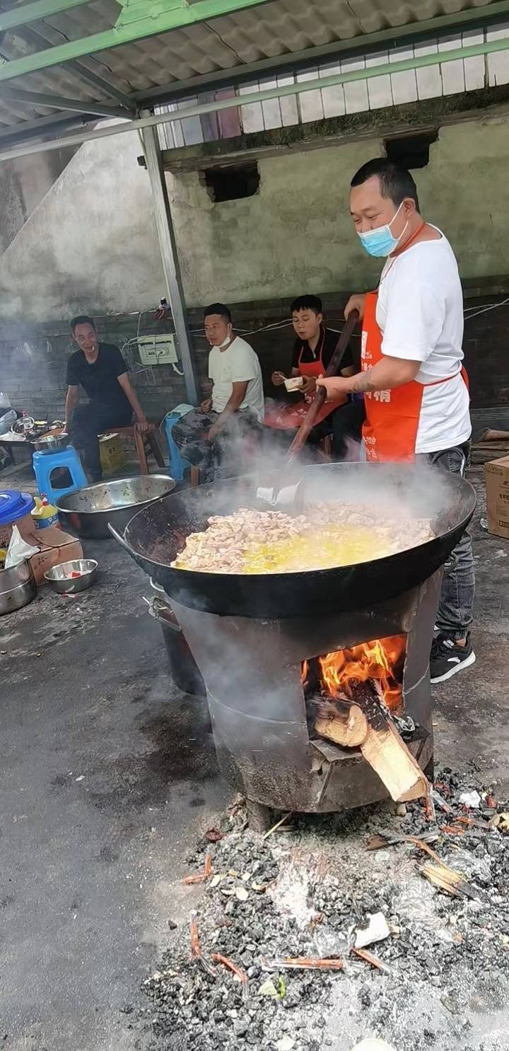 没有月饼的中秋节 她为救援人员心疼得落泪休闲区蓝鸢梦想 - Www.slyday.coM