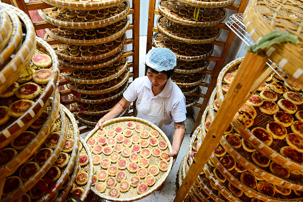 【图集】“土月饼”走红中秋市场，每一口都是儿时的味道休闲区蓝鸢梦想 - Www.slyday.coM