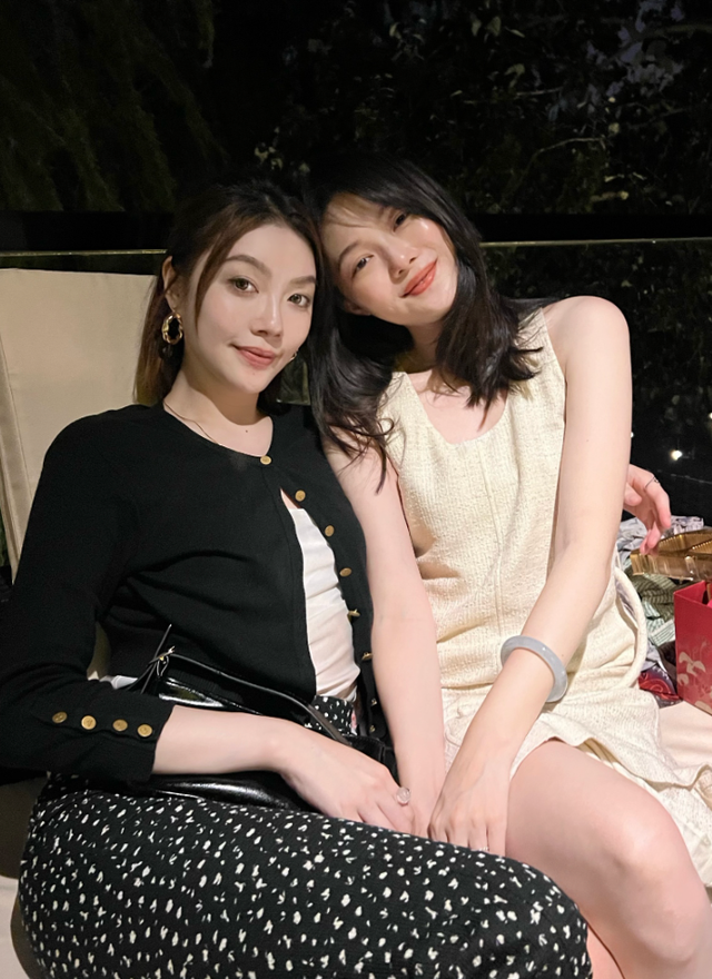 京圈贵妇晚晚大秀恩爱!紧靠在老公怀里好娇羞,意外摔跤腿部出血__财经头条
