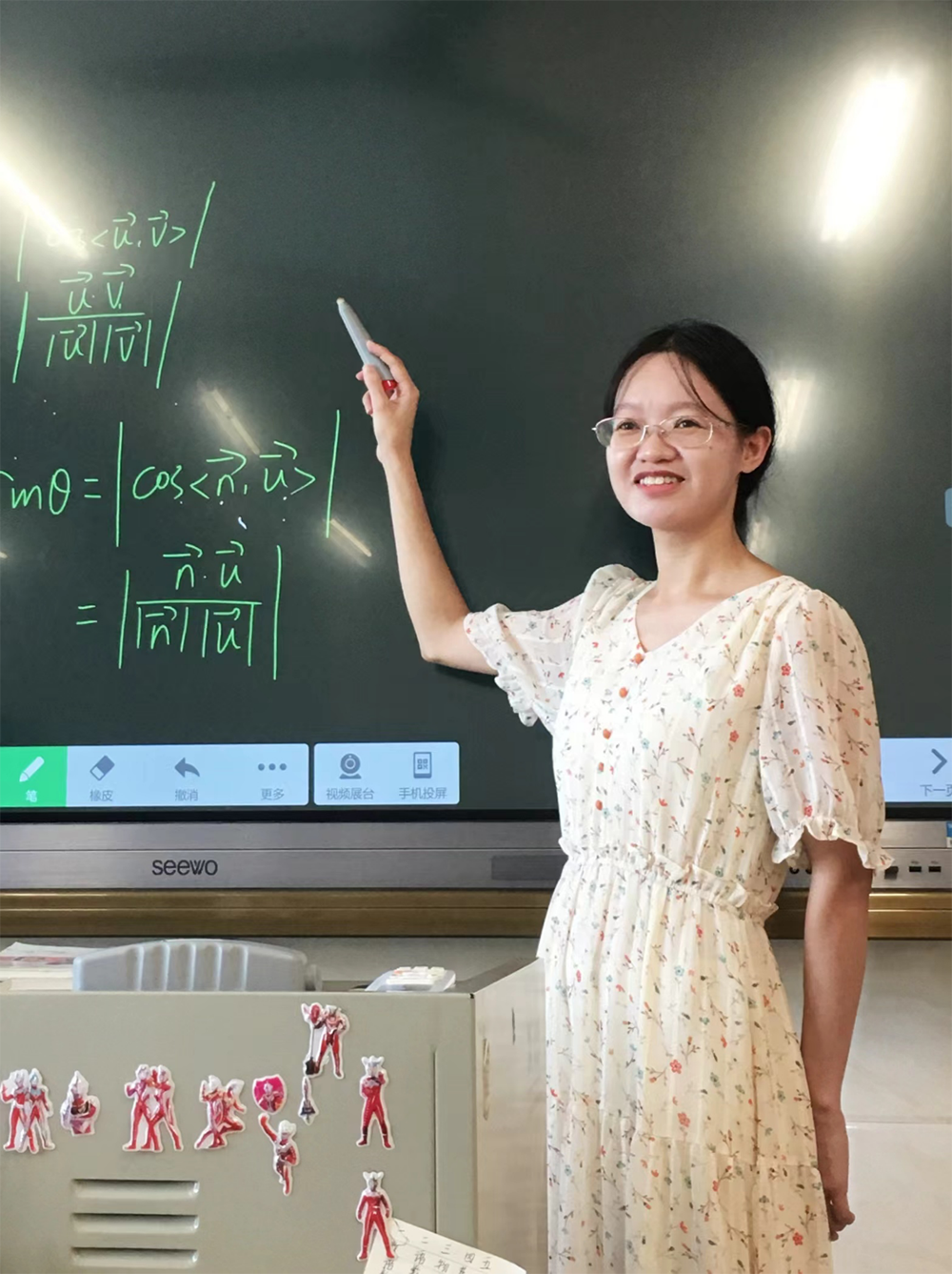 广西90后女教师:11年前偷偷填师范大学,毕业后回母校任教|中学_新浪