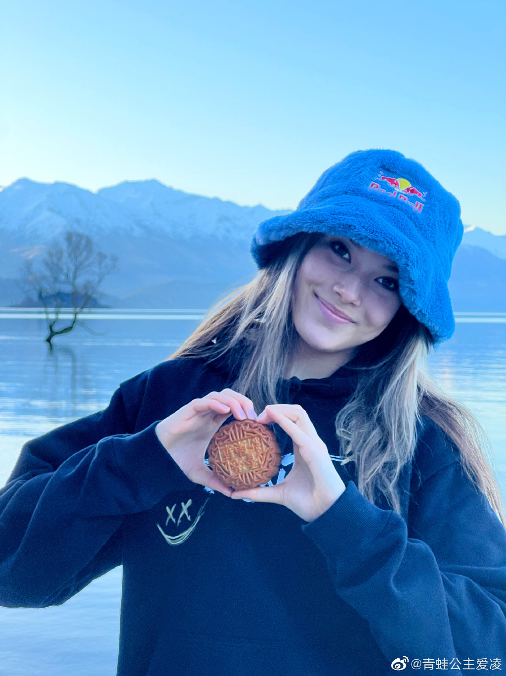 谷爱凌晒新西兰训练近照 手拿月饼庆祝中秋节甜酷满分休闲区蓝鸢梦想 - Www.slyday.coM