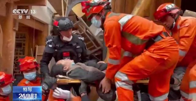 四川泸定：“飞架生命桥”的党员突击队用生命守护着生命休闲区蓝鸢梦想 - Www.slyday.coM