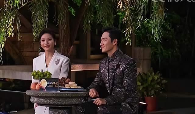 央视中秋晚会：凤凰传奇“解体”，萨顶顶脸僵，毛晓彤檀健次惊艳休闲区蓝鸢梦想 - Www.slyday.coM