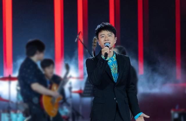 央视中秋晚会：凤凰传奇“解体”，萨顶顶脸僵，毛晓彤檀健次惊艳休闲区蓝鸢梦想 - Www.slyday.coM