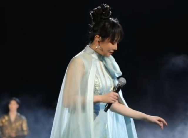 央视中秋晚会：凤凰传奇“解体”，萨顶顶脸僵，毛晓彤檀健次惊艳休闲区蓝鸢梦想 - Www.slyday.coM