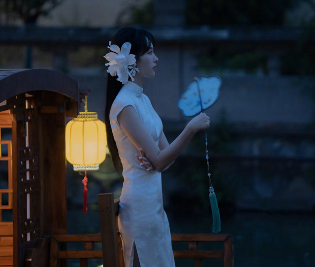 央视中秋晚会：凤凰传奇“解体”，萨顶顶脸僵，毛晓彤檀健次惊艳休闲区蓝鸢梦想 - Www.slyday.coM