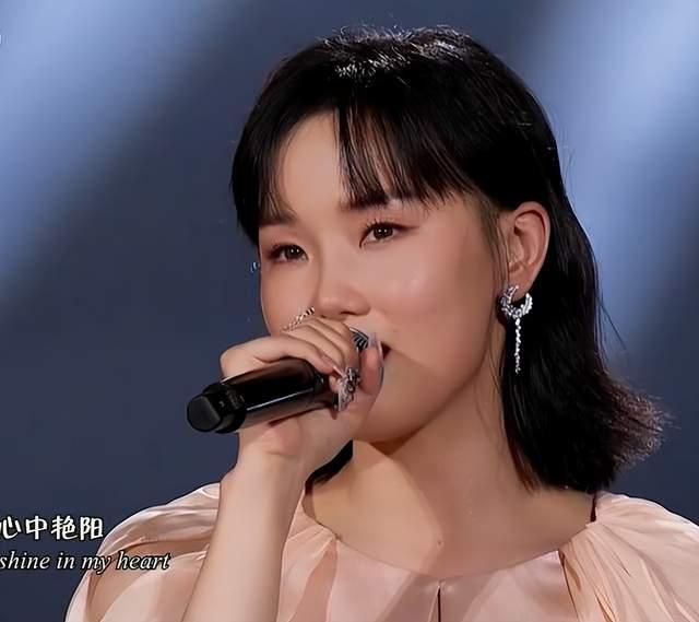 央视中秋晚会：凤凰传奇“解体”，萨顶顶脸僵，毛晓彤檀健次惊艳休闲区蓝鸢梦想 - Www.slyday.coM