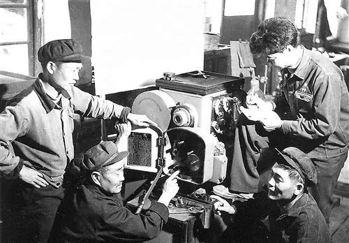 上世纪六十年代工人工作场景