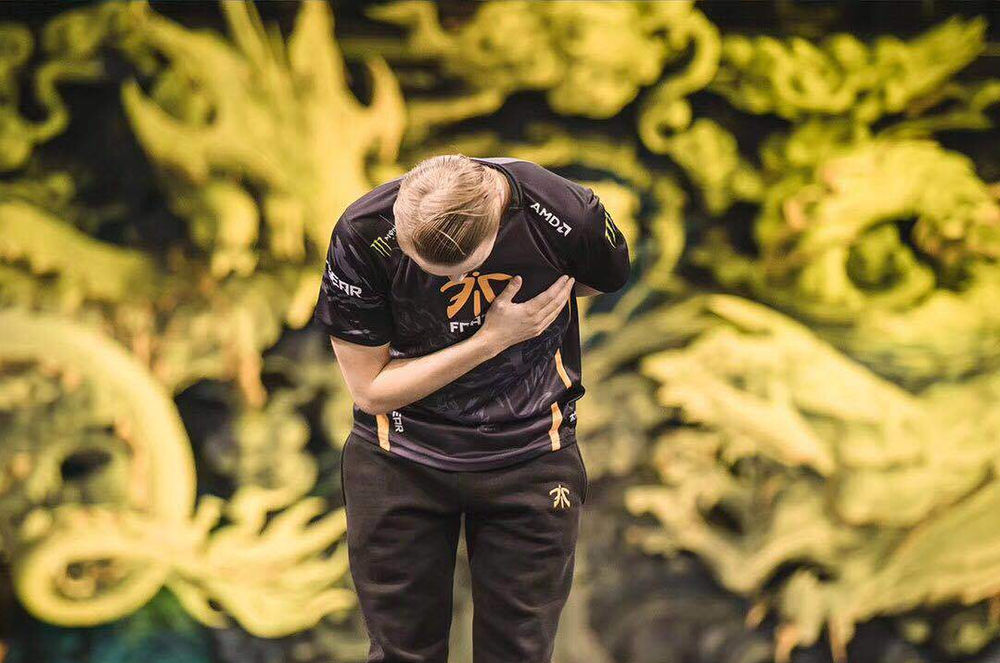 s7 rekkles鞠躬致谢中国观众游戏文化也可以上升到更高的层面.