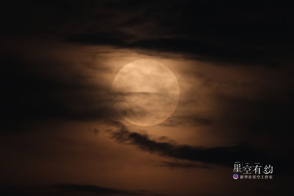 星联CSVA摄影师王晋2022年9月10日在广西南宁拍摄的中秋满月。