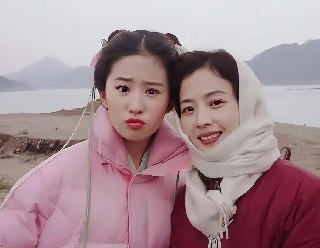 刘亦菲：姥姥风华绝代，妈妈和小姨颜值逆天，全家最丑的人是我|刘晓莉|刘亦菲|安少康_新浪新闻
