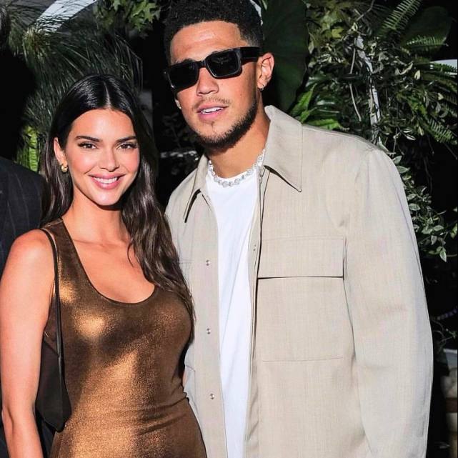 这对也太甜了！布克詹娜观看美网现场热吻 周末形影不离狂撒狗粮休闲区蓝鸢梦想 - Www.slyday.coM