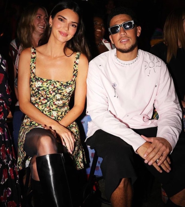 这对也太甜了！布克詹娜观看美网现场热吻 周末形影不离狂撒狗粮休闲区蓝鸢梦想 - Www.slyday.coM