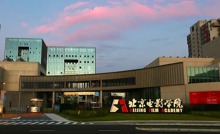 北京高校新布局，为什么是这两个流向？休闲区蓝鸢梦想 - Www.slyday.coM