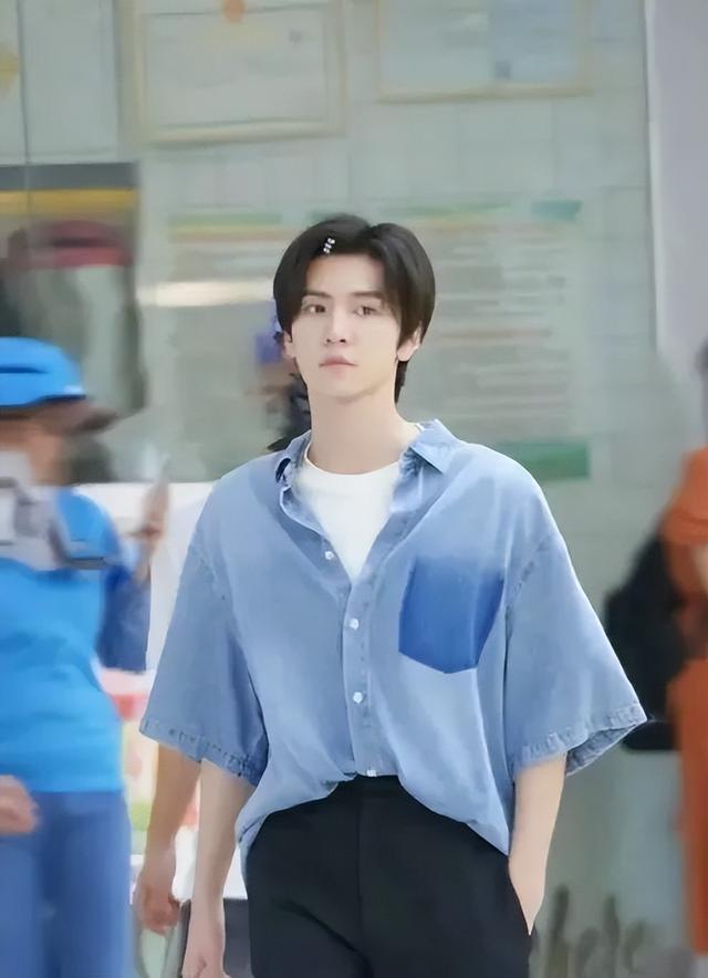 《偷偷藏不住》学校取景惹祸！砸坏学生无人机，影响学生生活被骂休闲区蓝鸢梦想 - Www.slyday.coM