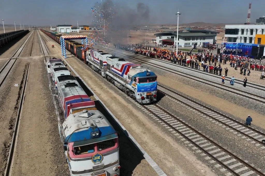 图自蒙古国总统网站(下同)