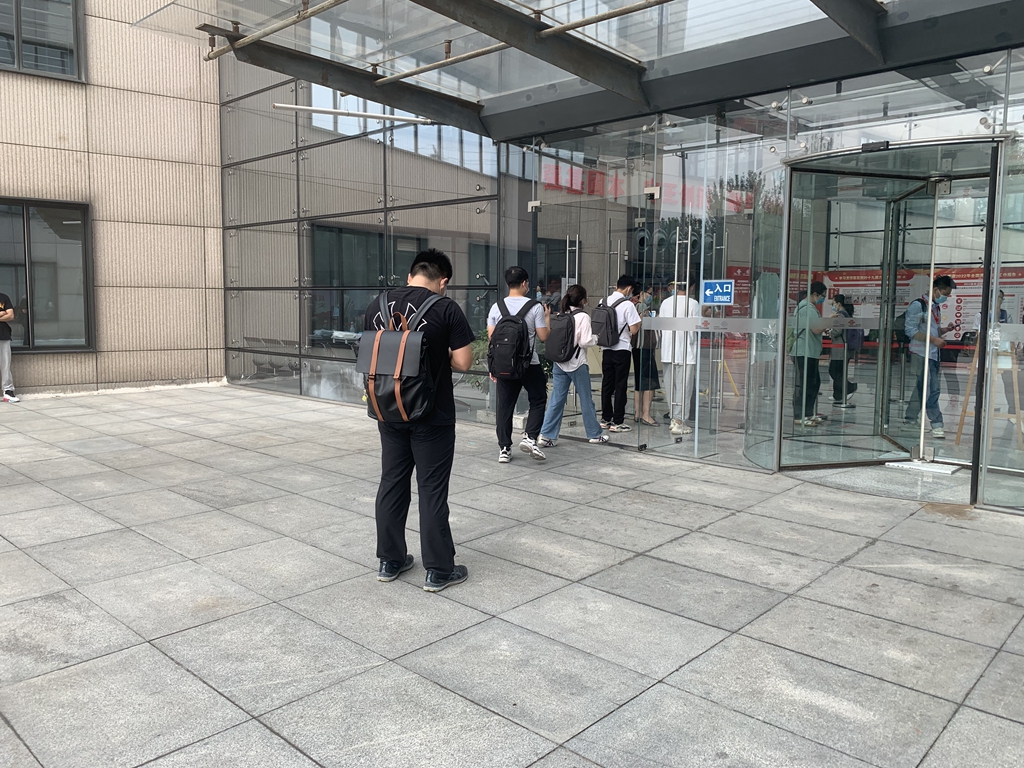 各单位查验48小时内核酸，节后上班第一天员工有序配合休闲区蓝鸢梦想 - Www.slyday.coM