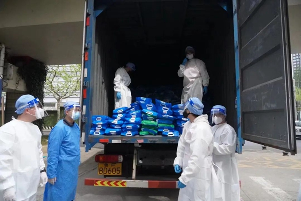 被这只“熊爪”治愈了！背后的故事令人暖心休闲区蓝鸢梦想 - Www.slyday.coM