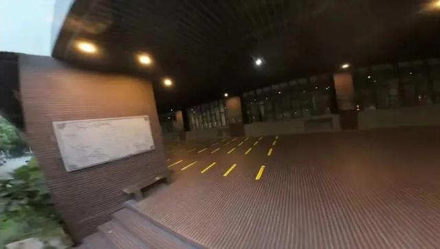 《偷偷藏不住》道歉，更多劣行曝光：不让学生吃饭，用激光照眼睛休闲区蓝鸢梦想 - Www.slyday.coM