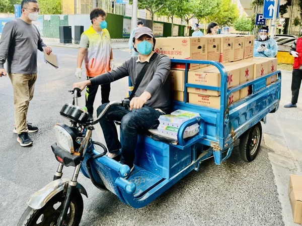 被这只“熊爪”治愈了！背后的故事令人暖心休闲区蓝鸢梦想 - Www.slyday.coM