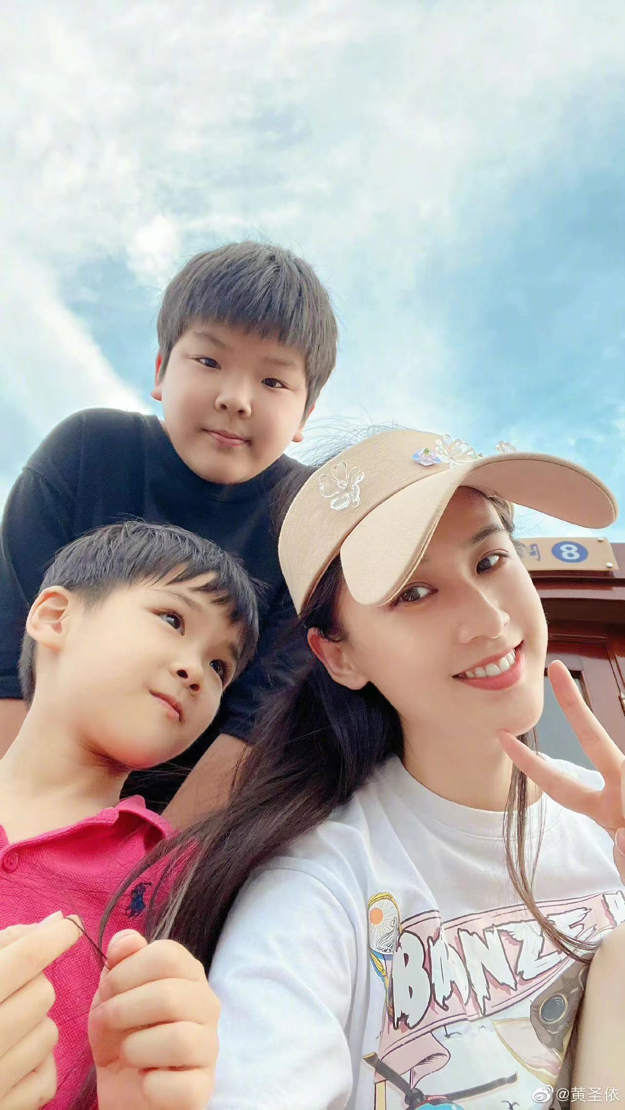 黄圣依晒跳舞视频,扎双马尾少女感满满,穿短裙破3胎传闻|浪姐|黄圣依