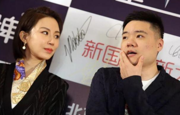 丁俊晖当年为何选择妻子张元元?答案一目了然,40岁潘晓婷仍单身|潘晓婷|丁俊晖|张元元_新浪新闻