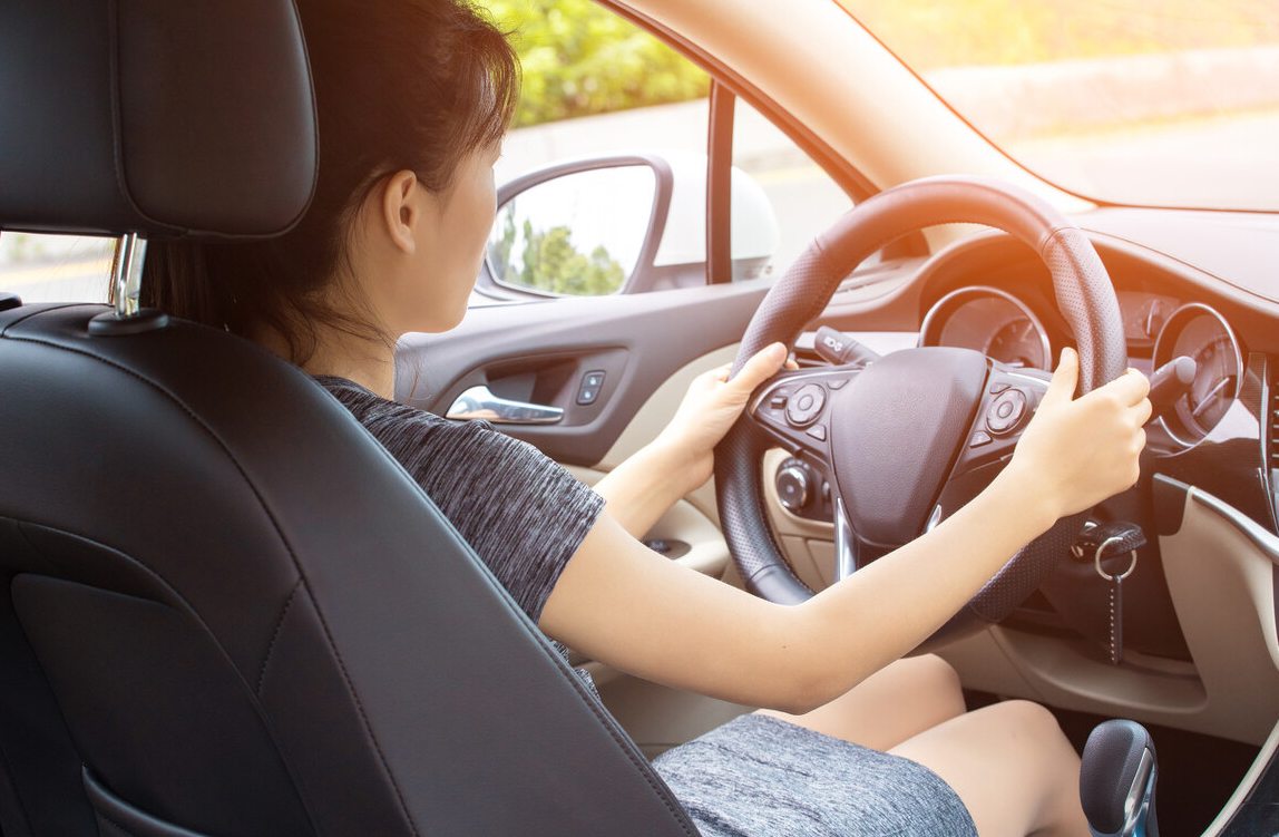 右脚踩油门的频率是最多的,踩刹车的频率相对就少了很多,从一开始开车