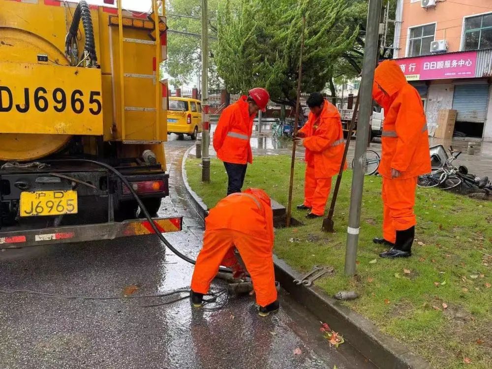 升级！台风橙色预警！今晚9点起上海地铁高架地面线路停运！休闲区蓝鸢梦想 - Www.slyday.coM