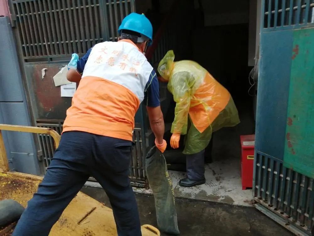 升级！台风橙色预警！今晚9点起上海地铁高架地面线路停运！休闲区蓝鸢梦想 - Www.slyday.coM