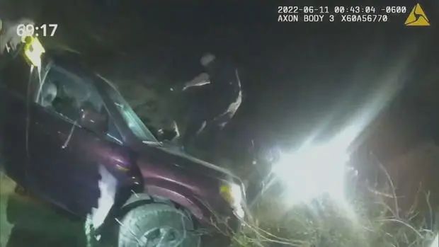 难以置信!美国男子报警求助却死于警察枪下__财经头条
