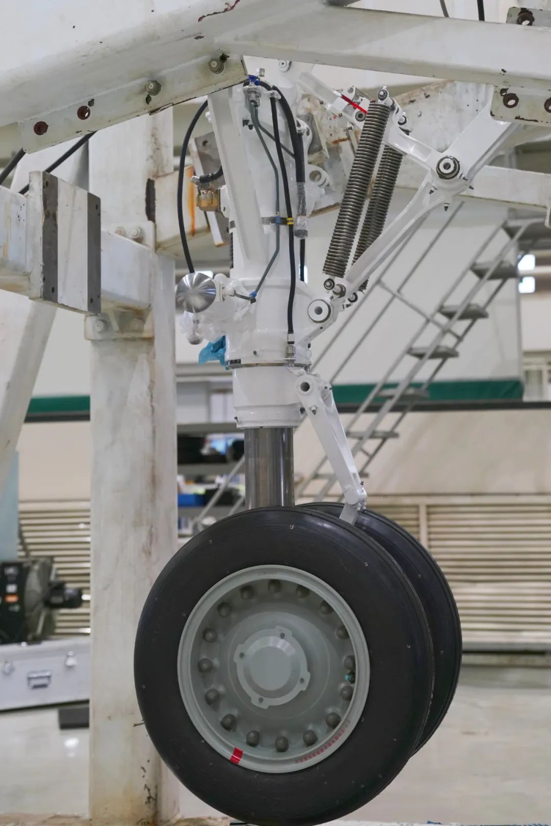 ag600飞机起落架1007架装机件顺利交付|飞机起落架|ag600_新浪新闻