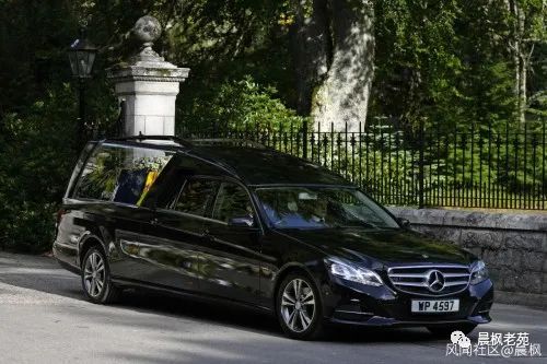 大英帝国情何以堪女王葬礼灵车竟然是德国奔驰
