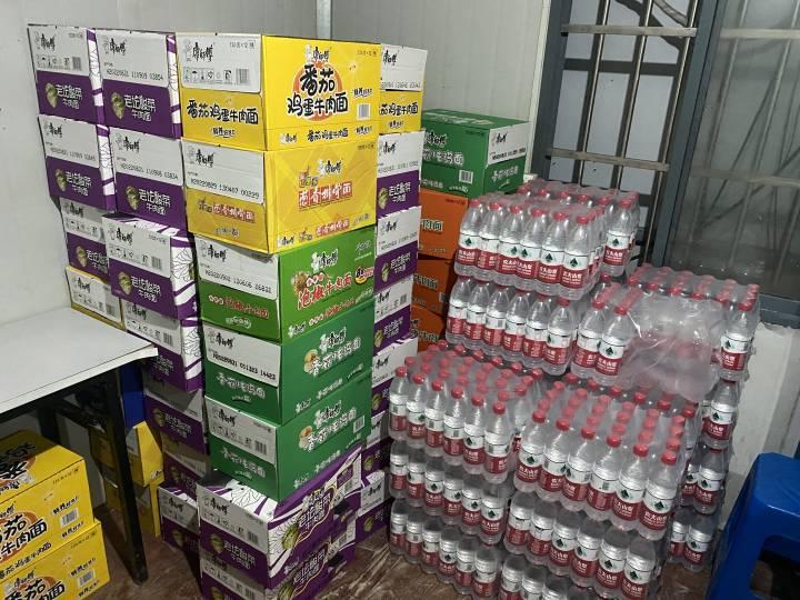 电影好看，还有热饭热菜，上厕所也不排队，台风天，这里的避灾点里很温馨休闲区蓝鸢梦想 - Www.slyday.coM