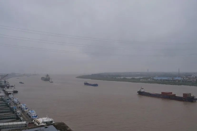 升级！台风橙色预警！今晚9点起上海地铁高架地面线路停运！休闲区蓝鸢梦想 - Www.slyday.coM