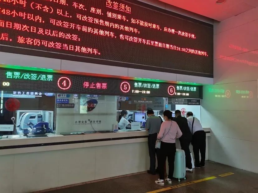 升级！台风橙色预警！今晚9点起上海地铁高架地面线路停运！休闲区蓝鸢梦想 - Www.slyday.coM