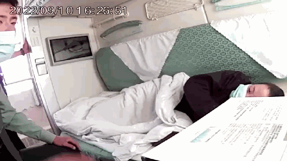 西宁开往兰州的列车上，他们狂奔7节车厢救回一条命！休闲区蓝鸢梦想 - Www.slyday.coM