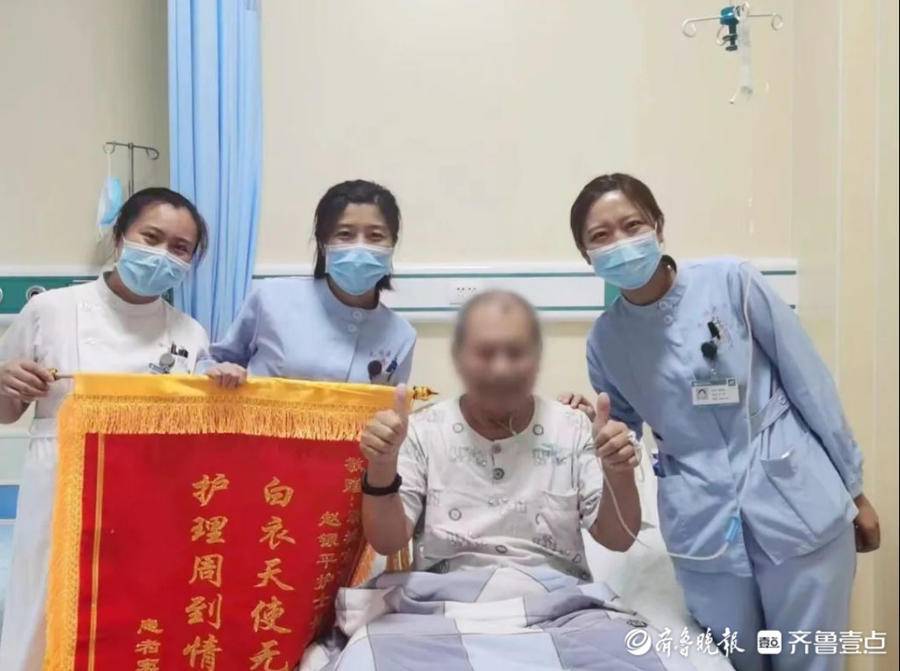 “妙手仁心医之楷模”这位老年患者送两面锦旗给聊城市眼科医院