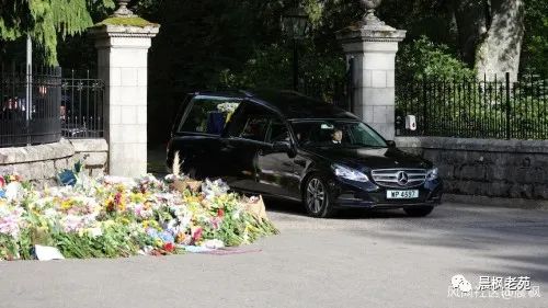 大英帝国情何以堪女王葬礼灵车竟然是德国奔驰