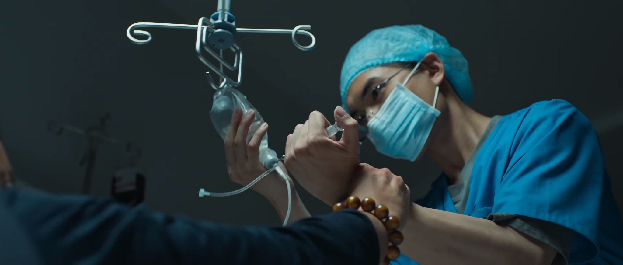 三刷《冰雨火》才懂，杨玲所有的不幸与幻灭，全是父亲杨兴权的罪休闲区蓝鸢梦想 - Www.slyday.coM