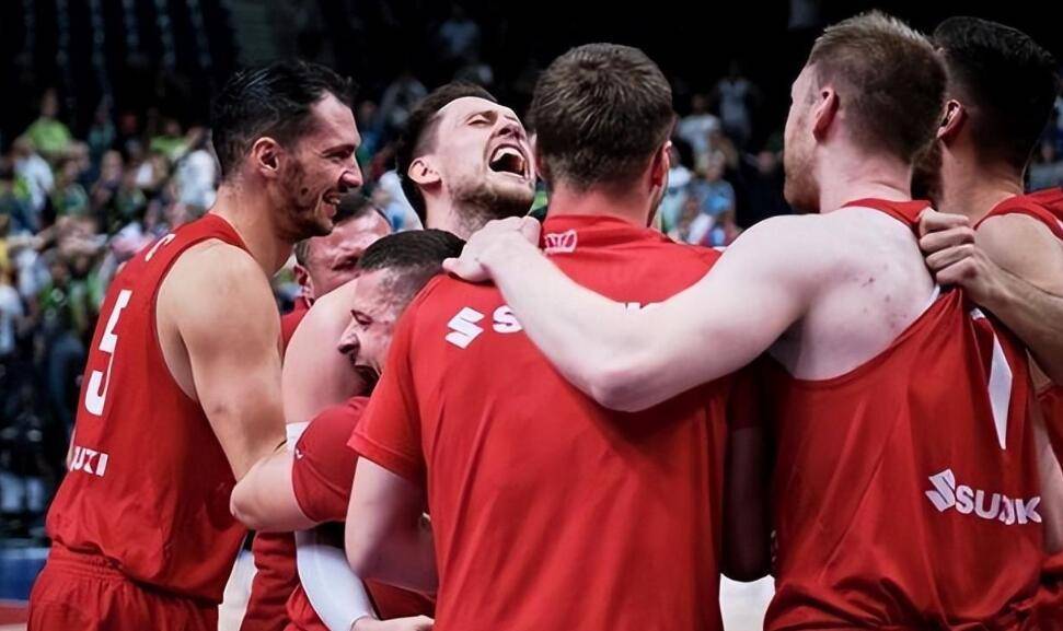 斯洛文尼亚最大的悲剧，就是被波兰击败的时候，连招呼都不会打休闲区蓝鸢梦想 - Www.slyday.coM