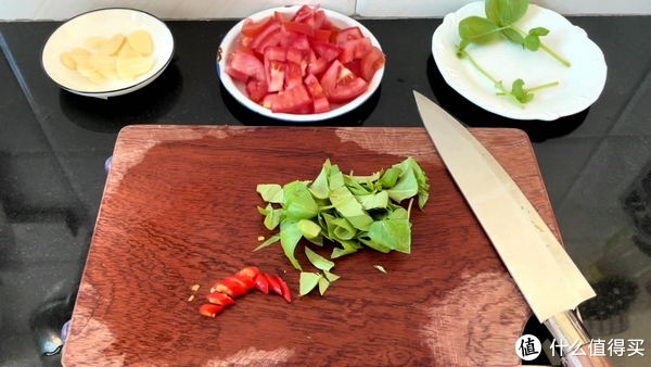 番茄意面这样做好吃，搭配自己种的罗勒，番茄汁浓郁，一盘都不够吃休闲区蓝鸢梦想 - Www.slyday.coM